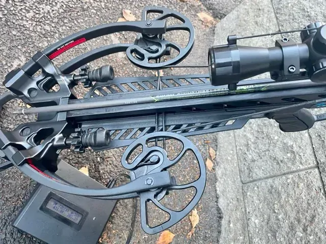 Crossbow Man Kung MK XB 65 Chester Black, compound crossbow, 431 FPS, set with optics