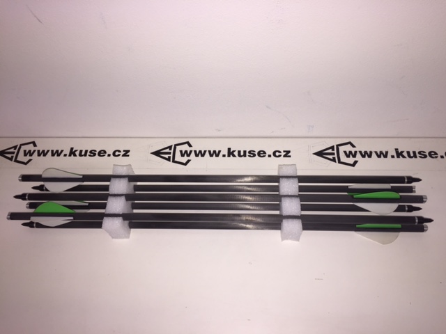 Šípy CX-9 carbon 18" letky plast 2"