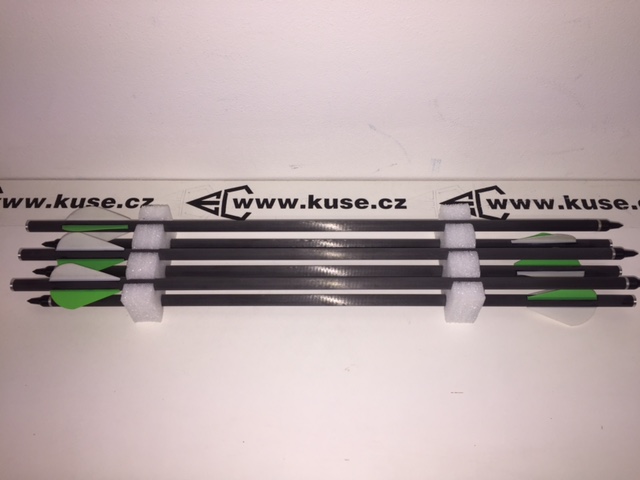 Šípy CX-9 carbon 18" letky plast 2"